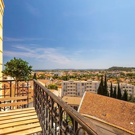 Apartment With A Panoramic View *